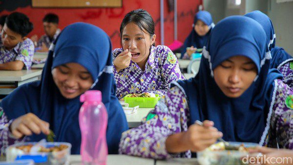 Kebijakan Makan Siang Gratis: Langkah Strategis Meningkatkan Kesejahteraan Pendidikan 7 Simulasi makan siang gratis