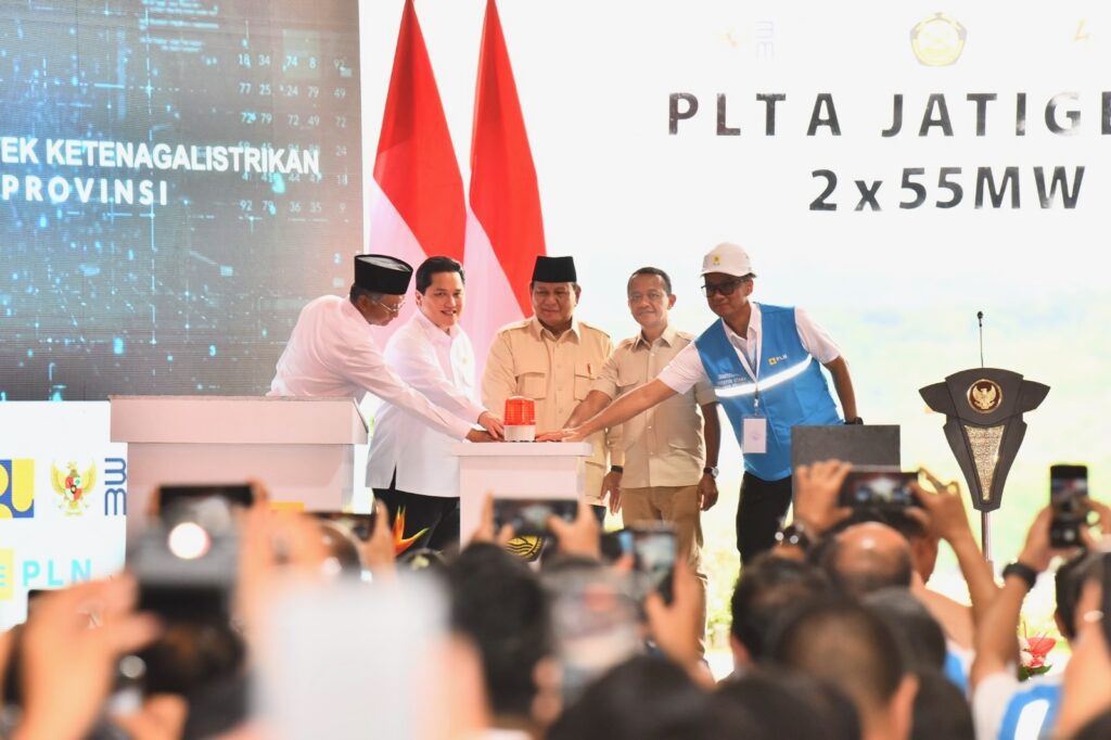 Gebrakan 3 Bulan Kerja: Prabowo Resmikan 37 Proyek Ketenagalistrikan Nasional untuk Kejar Pertumbuhan Ekonomi 8 Persen serta Kemandirian Energi 2 arsip berita menuju kemandirian energi presiden resmikan 37 proyek strategis ketenagalistrikan 32 gigawatt zykcv6s