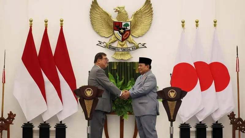 Presiden Prabowo Terima Kunjungan PM Jepang: Perkuat Kemitraan Strategis di Bidang Ekonomi, Pertahanan, dan Energi 4 presiden prabowo subianto dan pm jepang ishiba shigeru di istana bogor jawa barat sabtu 1112025 reutersajeng dinar ulfiana 2 169 jpeg